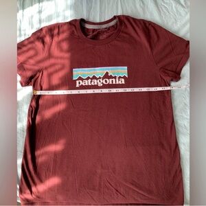 Patagonia T-Shirt. Burgundy size Medium